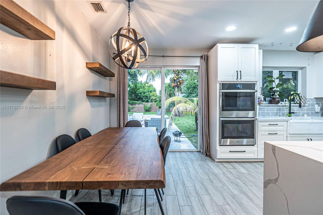 Activo con contrato: $799,900 (3 camas, 3 baños, 1820 Pies cuadrados)