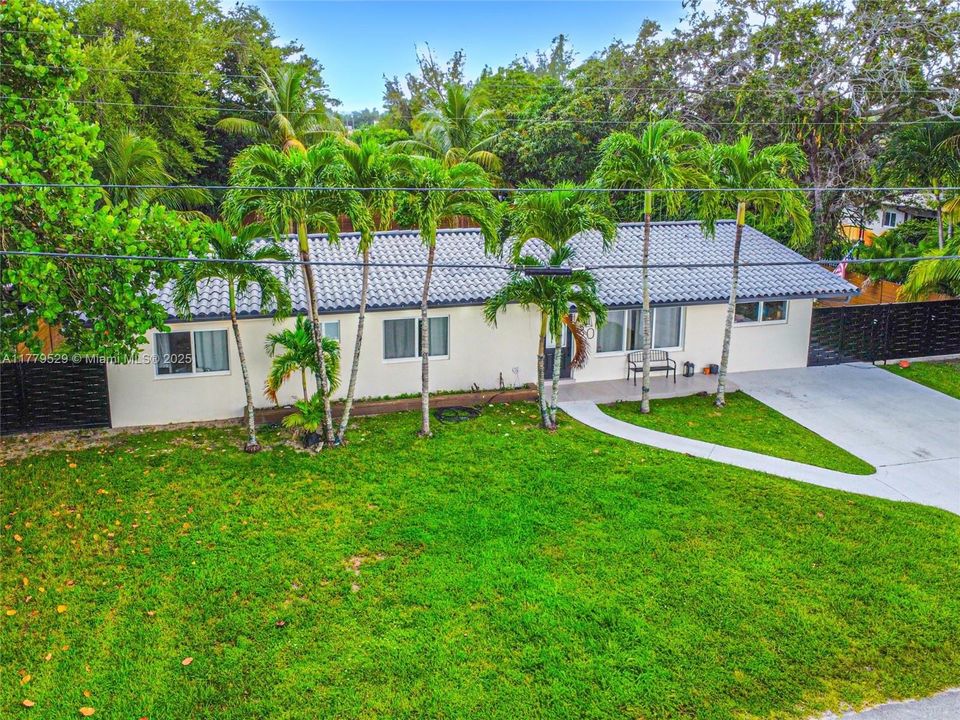 Activo con contrato: $799,900 (3 camas, 3 baños, 1820 Pies cuadrados)