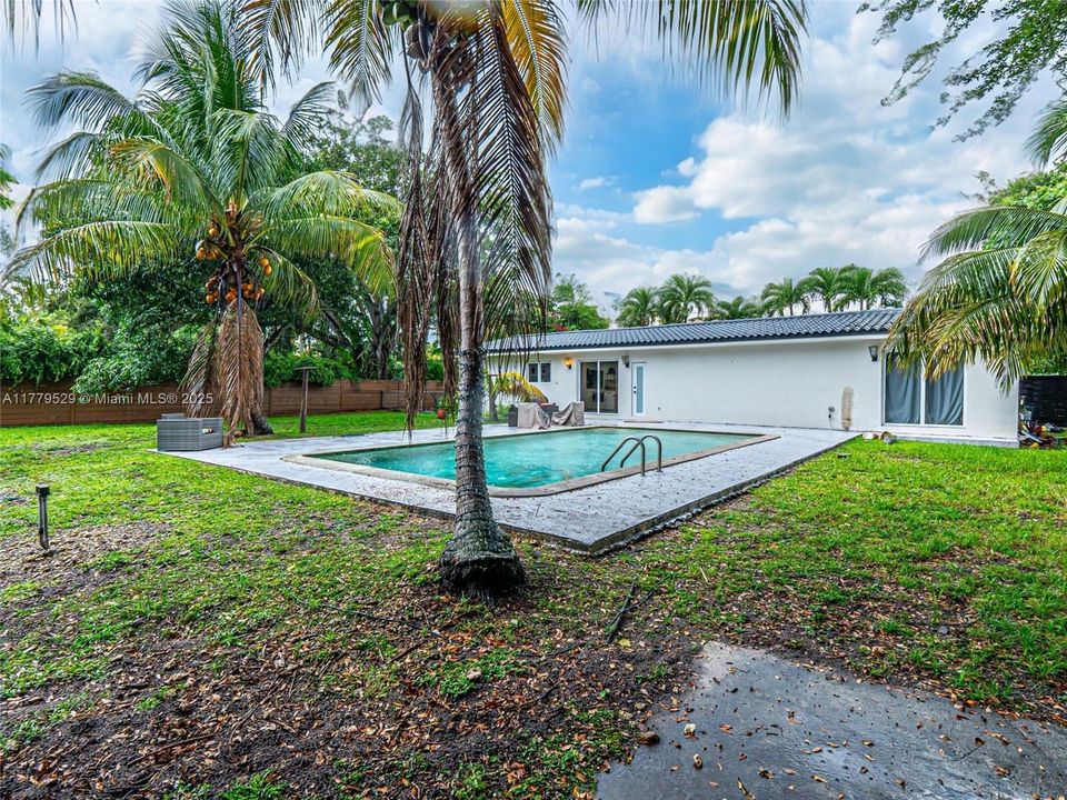 Activo con contrato: $799,900 (3 camas, 3 baños, 1820 Pies cuadrados)