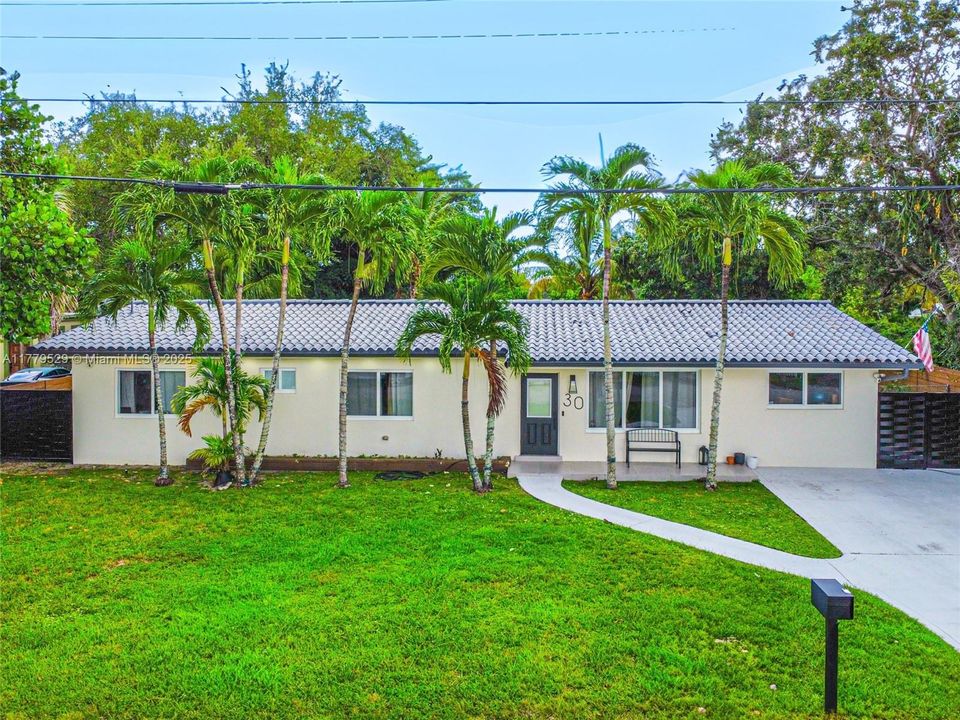 Activo con contrato: $799,900 (3 camas, 3 baños, 1820 Pies cuadrados)