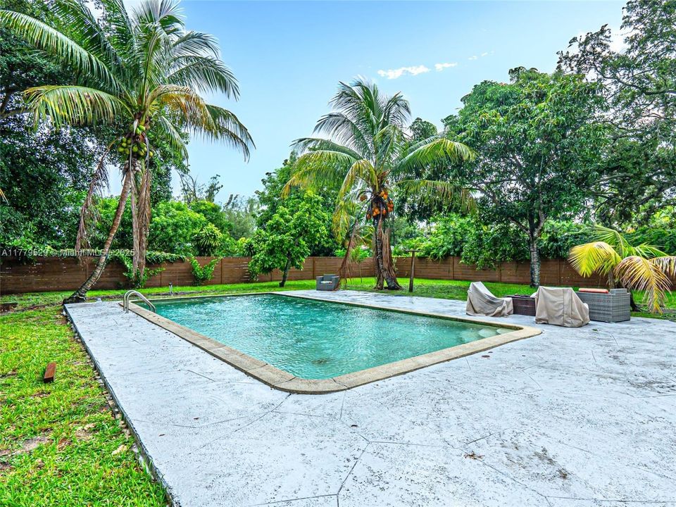 Activo con contrato: $799,900 (3 camas, 3 baños, 1820 Pies cuadrados)