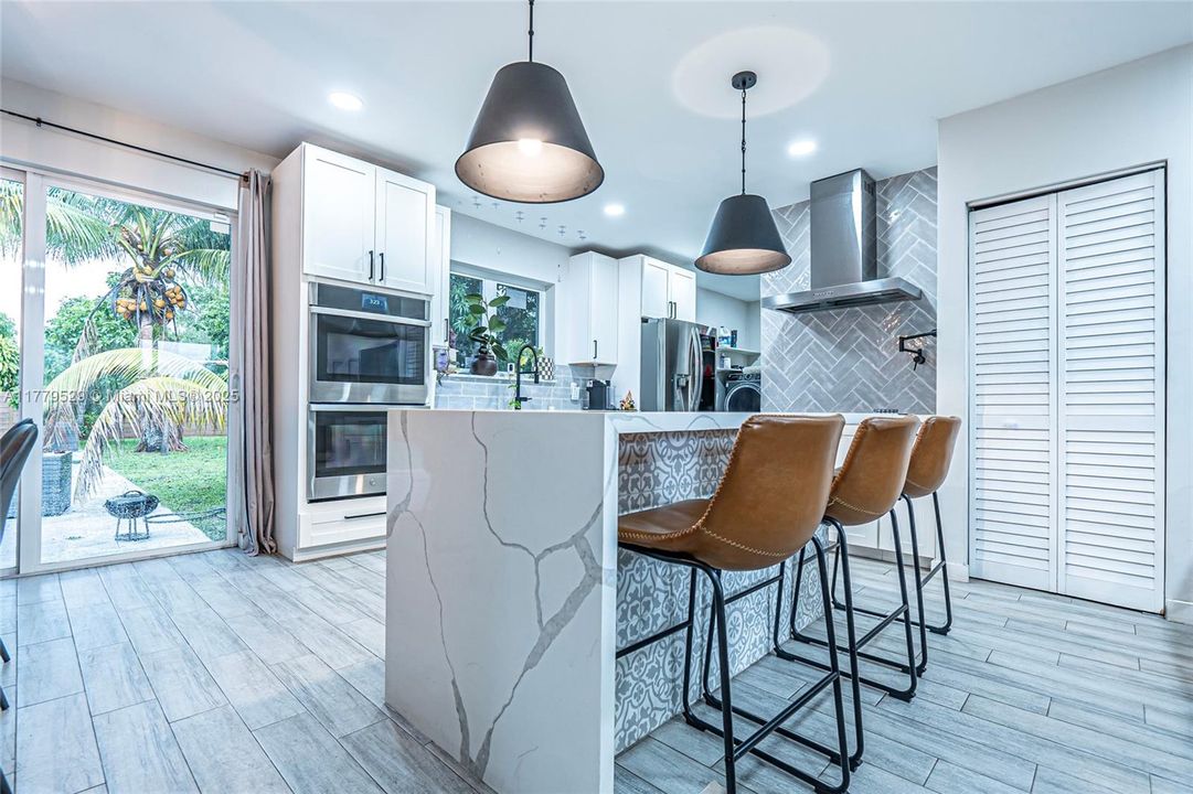 Activo con contrato: $799,900 (3 camas, 3 baños, 1820 Pies cuadrados)