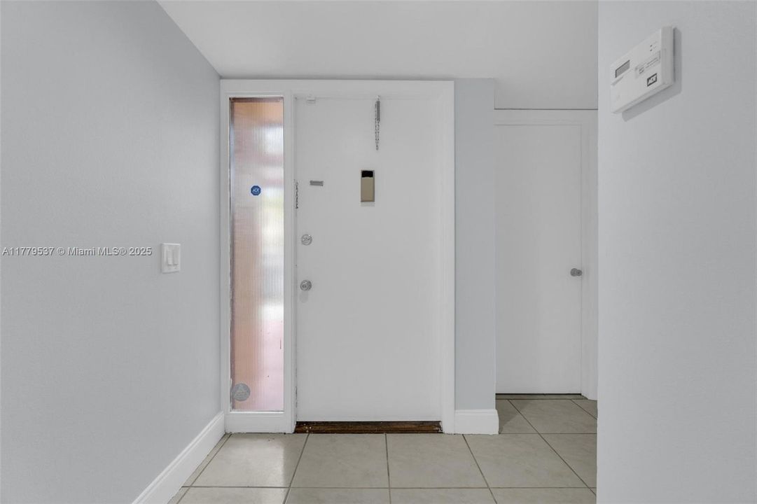 Недавно продано: $440,000 (3 спален, 2 ванн, 1323 Квадратных фут)