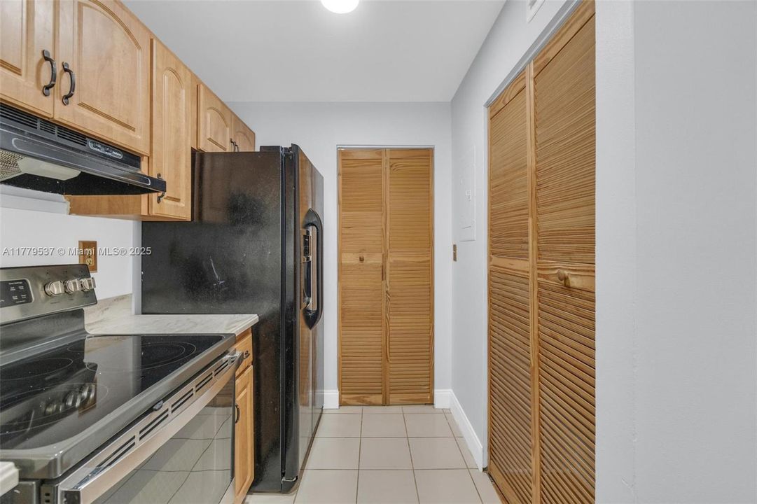 Недавно продано: $440,000 (3 спален, 2 ванн, 1323 Квадратных фут)