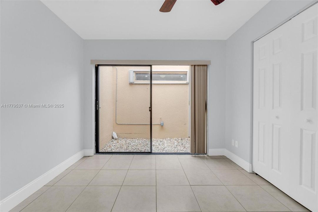 Недавно продано: $440,000 (3 спален, 2 ванн, 1323 Квадратных фут)