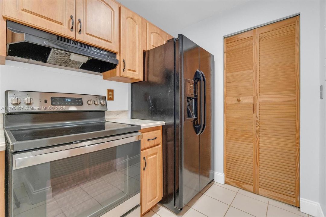 Недавно продано: $440,000 (3 спален, 2 ванн, 1323 Квадратных фут)