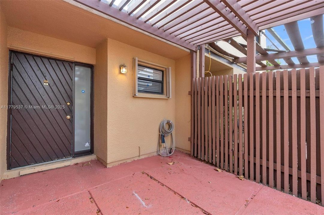 Недавно продано: $440,000 (3 спален, 2 ванн, 1323 Квадратных фут)