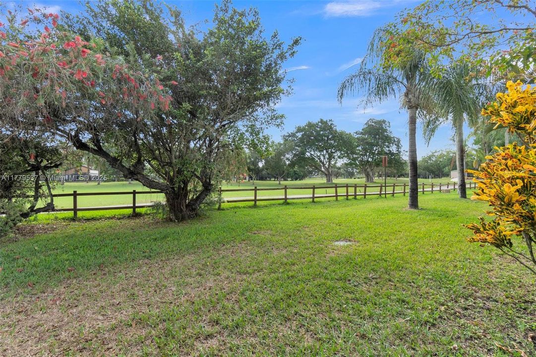 Недавно продано: $440,000 (3 спален, 2 ванн, 1323 Квадратных фут)