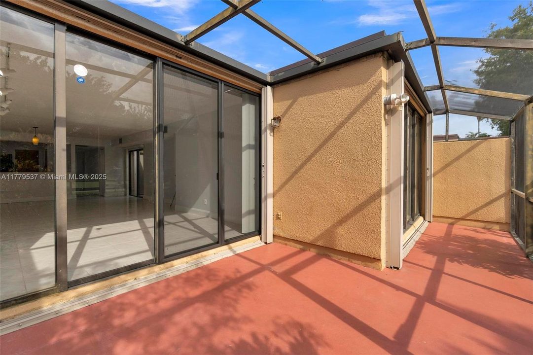 Недавно продано: $440,000 (3 спален, 2 ванн, 1323 Квадратных фут)