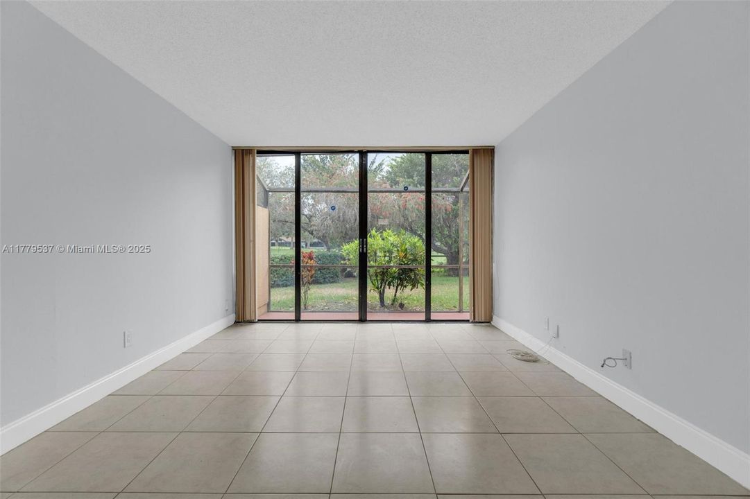 Недавно продано: $440,000 (3 спален, 2 ванн, 1323 Квадратных фут)