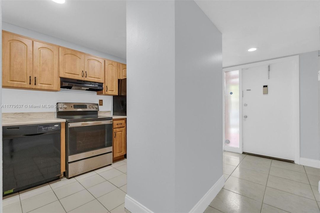 Недавно продано: $440,000 (3 спален, 2 ванн, 1323 Квадратных фут)