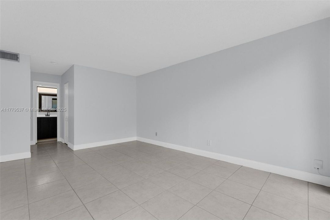 Недавно продано: $440,000 (3 спален, 2 ванн, 1323 Квадратных фут)