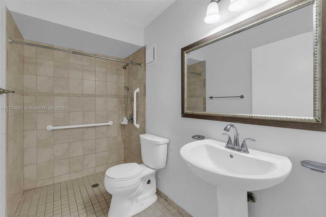 Недавно продано: $440,000 (3 спален, 2 ванн, 1323 Квадратных фут)