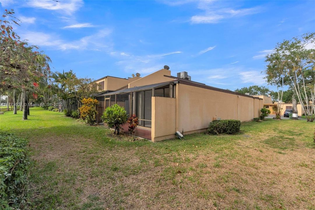 Недавно продано: $440,000 (3 спален, 2 ванн, 1323 Квадратных фут)