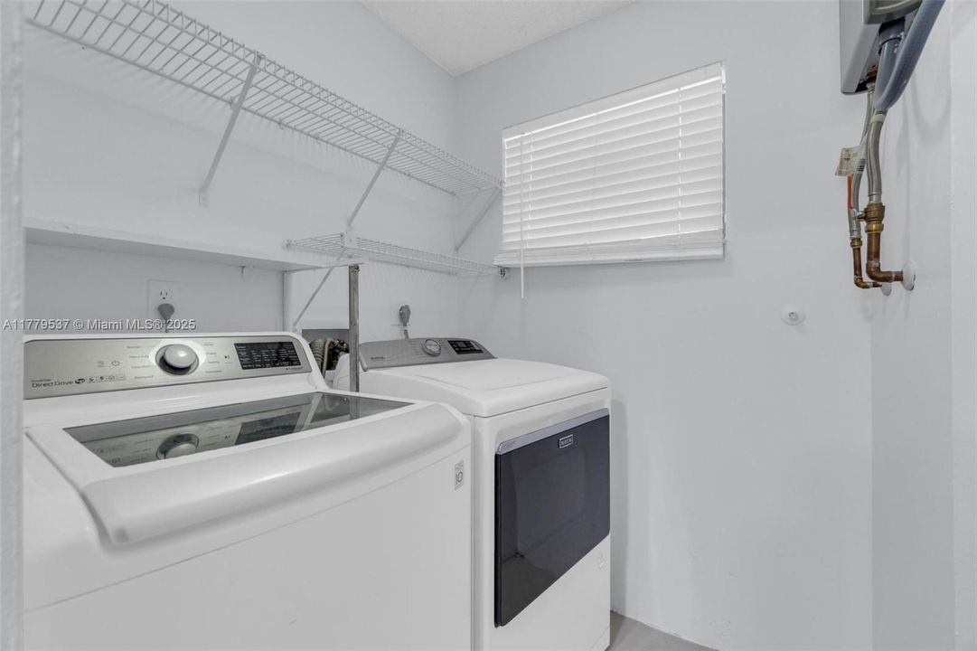 Недавно продано: $440,000 (3 спален, 2 ванн, 1323 Квадратных фут)