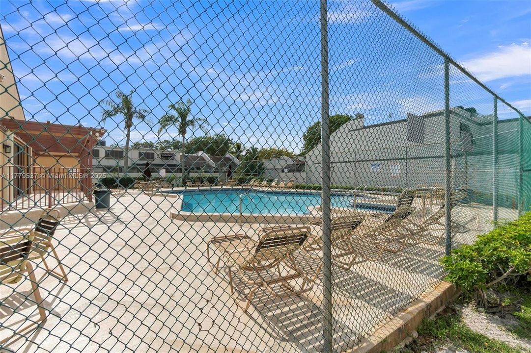 Недавно продано: $440,000 (3 спален, 2 ванн, 1323 Квадратных фут)