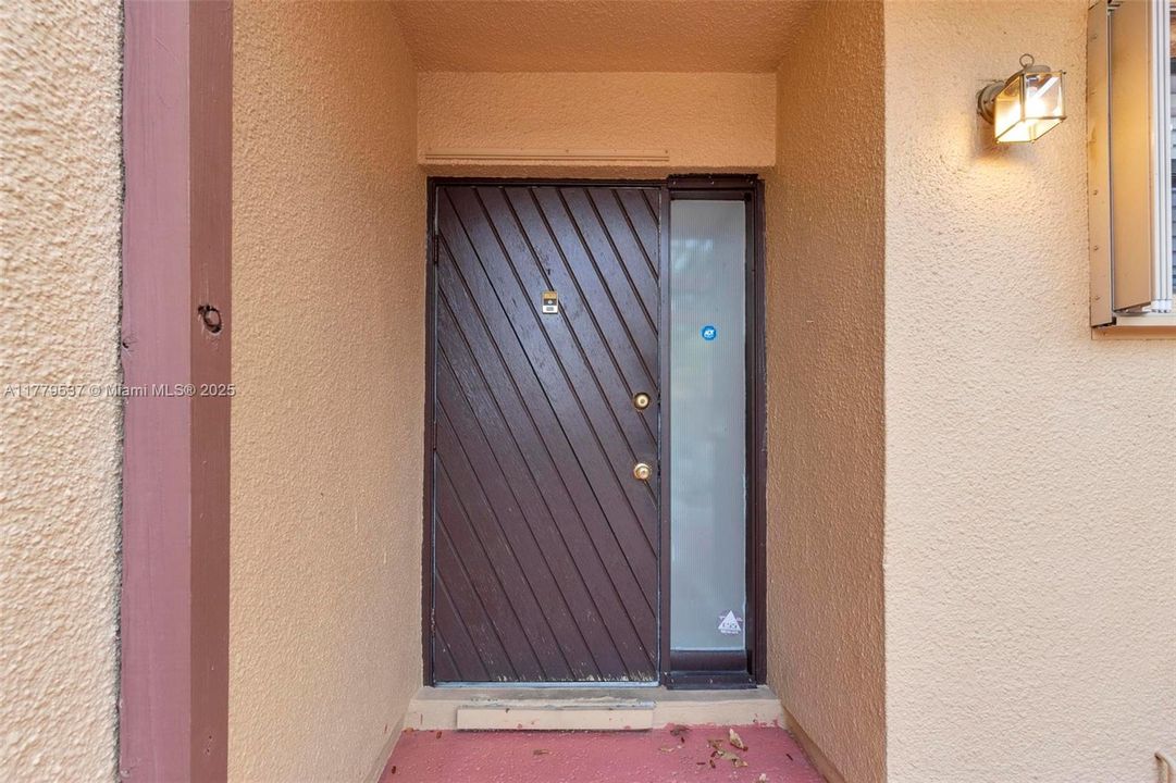 Недавно продано: $440,000 (3 спален, 2 ванн, 1323 Квадратных фут)