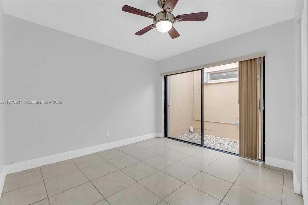 Недавно продано: $440,000 (3 спален, 2 ванн, 1323 Квадратных фут)