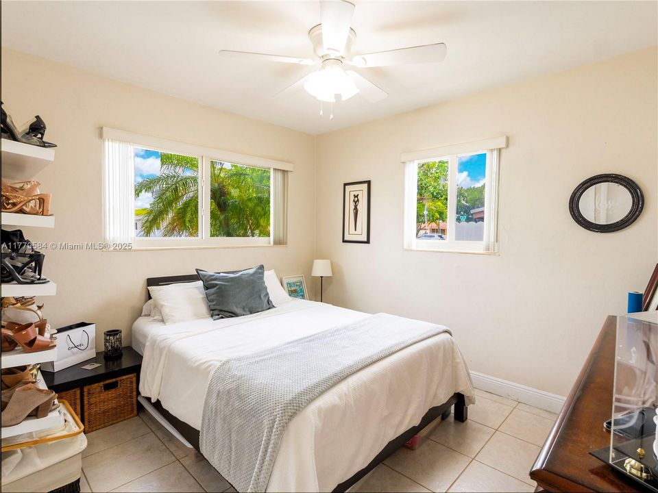 Recently Sold: $695,000 (4 beds, 2 baths, 1516 Square Feet)