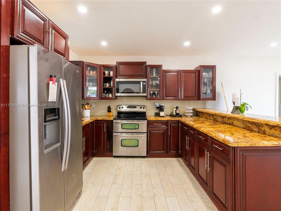 Recently Sold: $695,000 (4 beds, 2 baths, 1516 Square Feet)