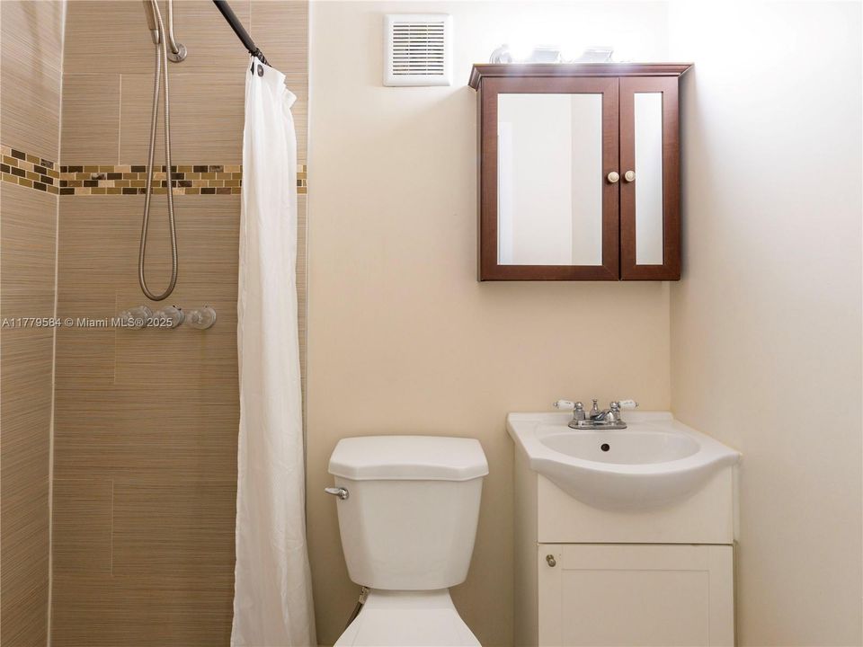 Recently Sold: $695,000 (4 beds, 2 baths, 1516 Square Feet)