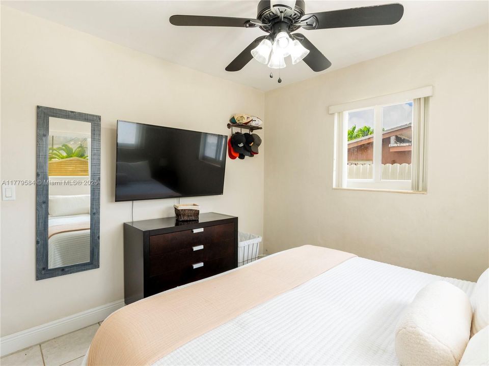 Recently Sold: $695,000 (4 beds, 2 baths, 1516 Square Feet)