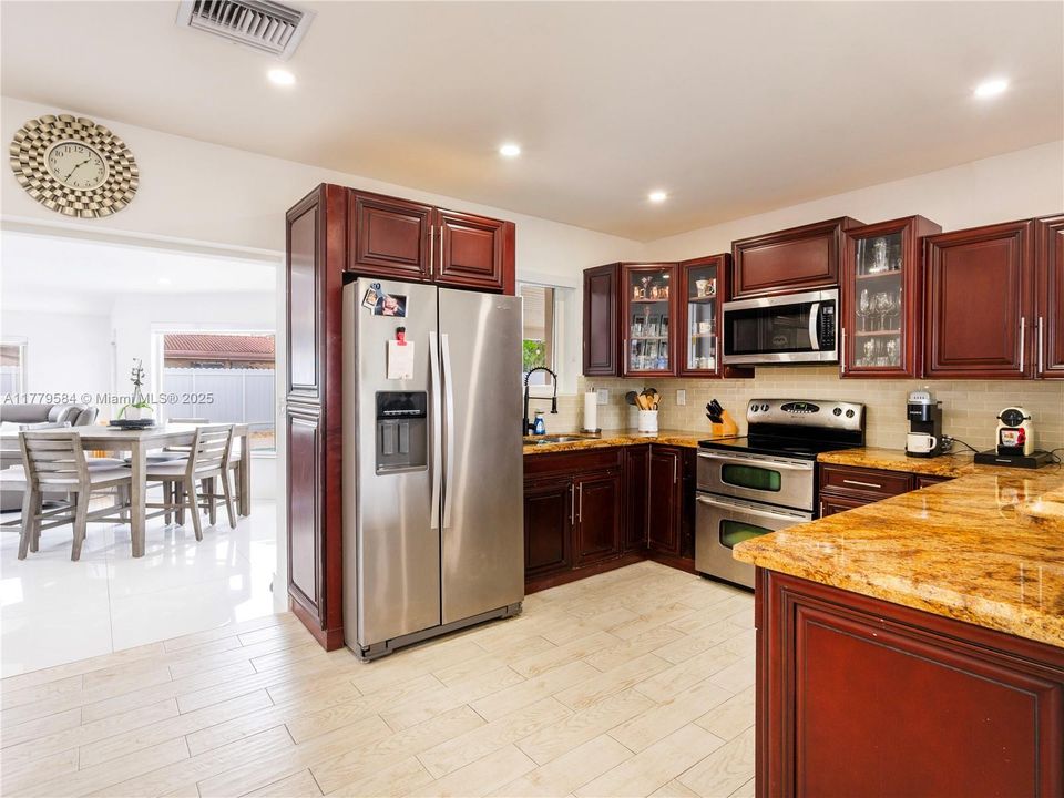 Recently Sold: $695,000 (4 beds, 2 baths, 1516 Square Feet)