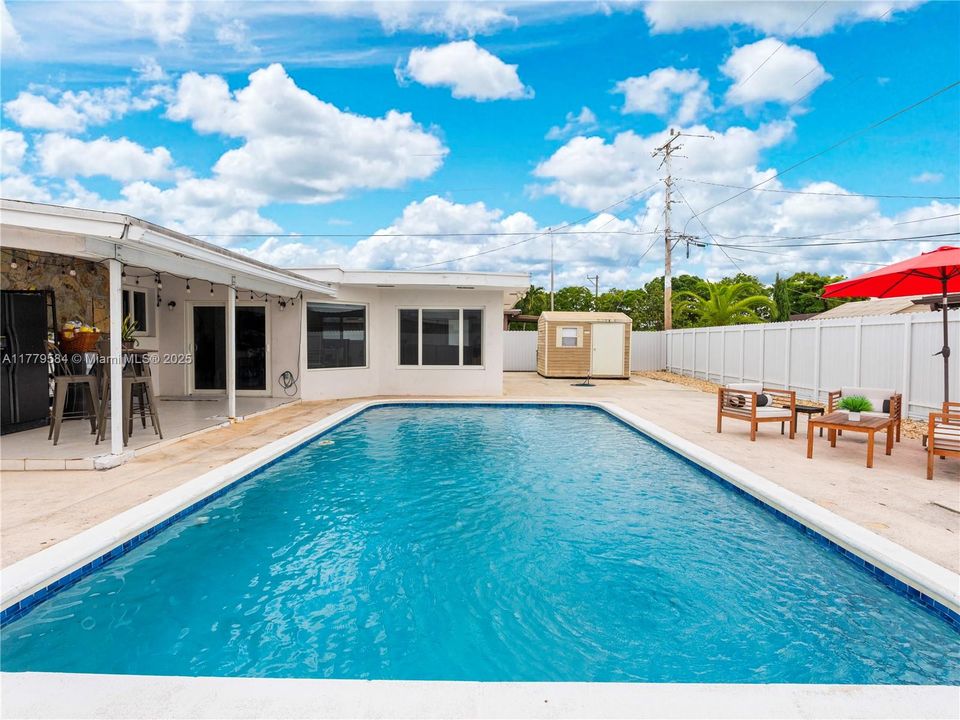 Recently Sold: $695,000 (4 beds, 2 baths, 1516 Square Feet)