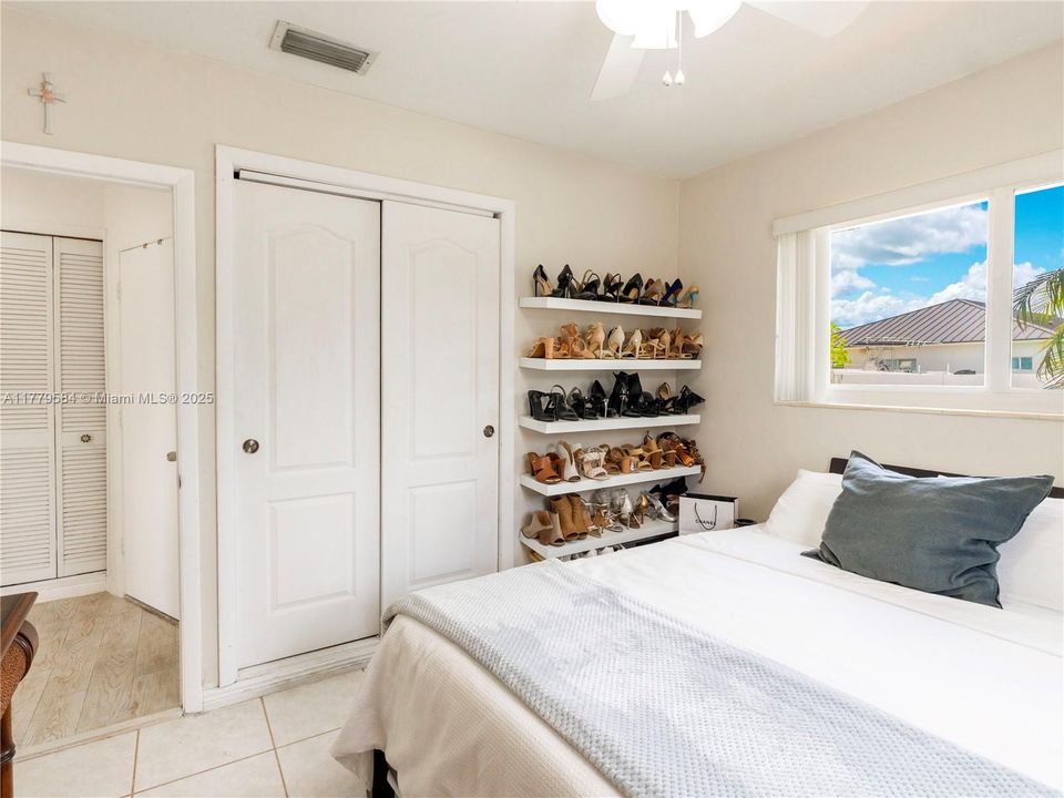 Recently Sold: $695,000 (4 beds, 2 baths, 1516 Square Feet)