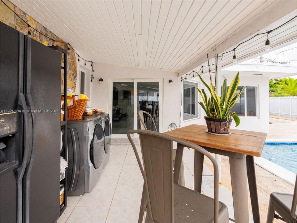 Recently Sold: $695,000 (4 beds, 2 baths, 1516 Square Feet)