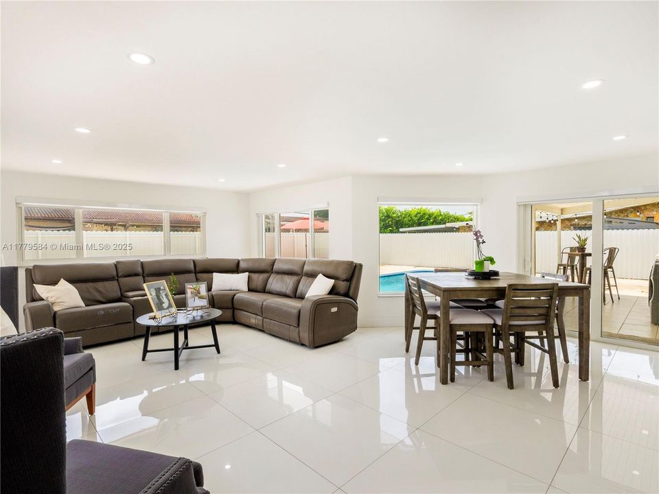 Recently Sold: $695,000 (4 beds, 2 baths, 1516 Square Feet)