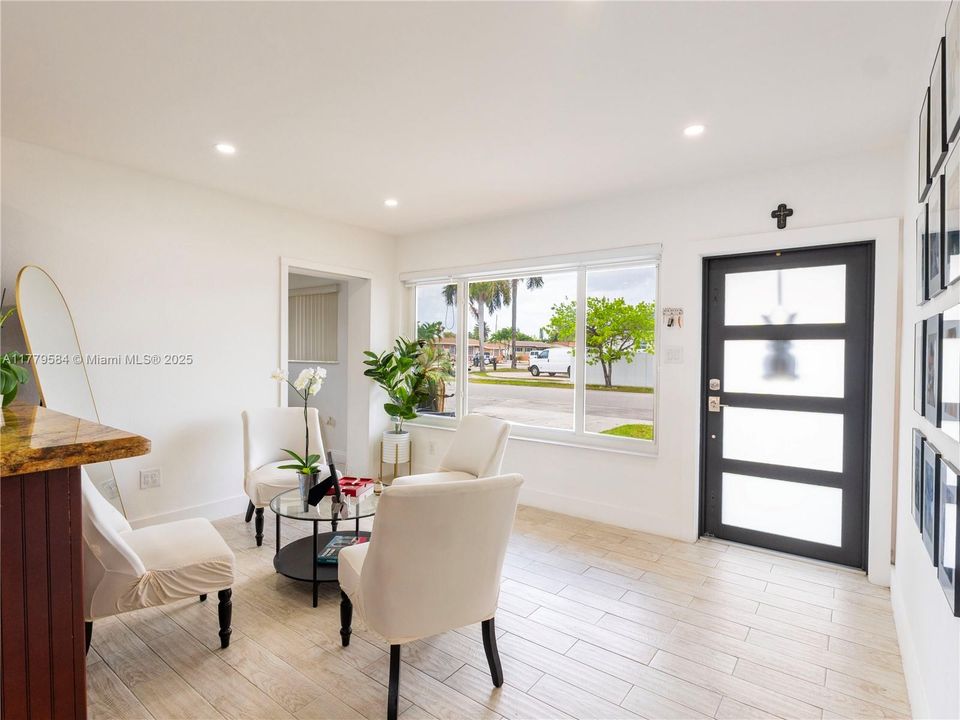 Recently Sold: $695,000 (4 beds, 2 baths, 1516 Square Feet)