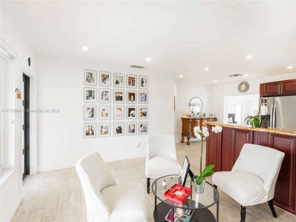 Recently Sold: $695,000 (4 beds, 2 baths, 1516 Square Feet)