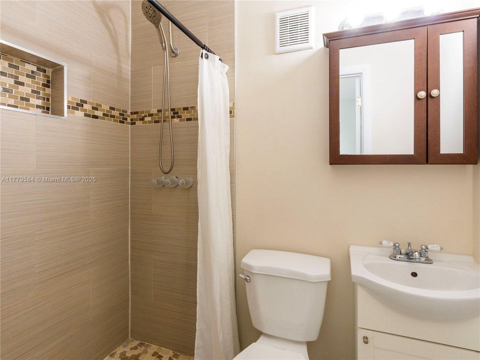 Recently Sold: $695,000 (4 beds, 2 baths, 1516 Square Feet)