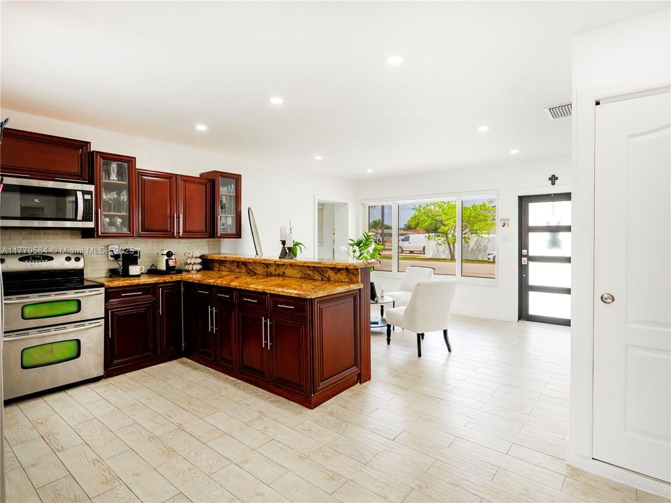 Recently Sold: $695,000 (4 beds, 2 baths, 1516 Square Feet)