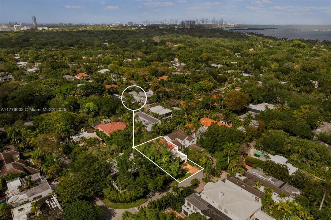 Recently Sold: $2,795,000 (4 beds, 3 baths, 2708 Square Feet)