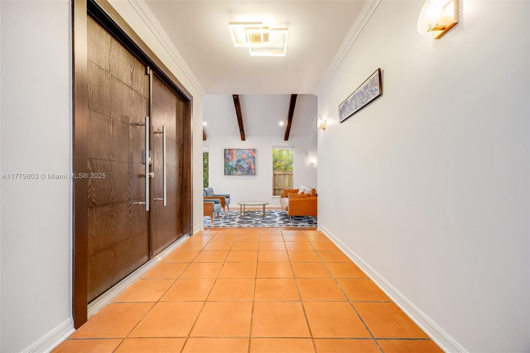 Recently Sold: $2,795,000 (4 beds, 3 baths, 2708 Square Feet)