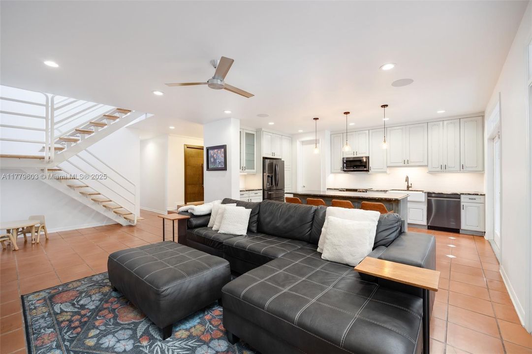 Recently Sold: $2,795,000 (4 beds, 3 baths, 2708 Square Feet)