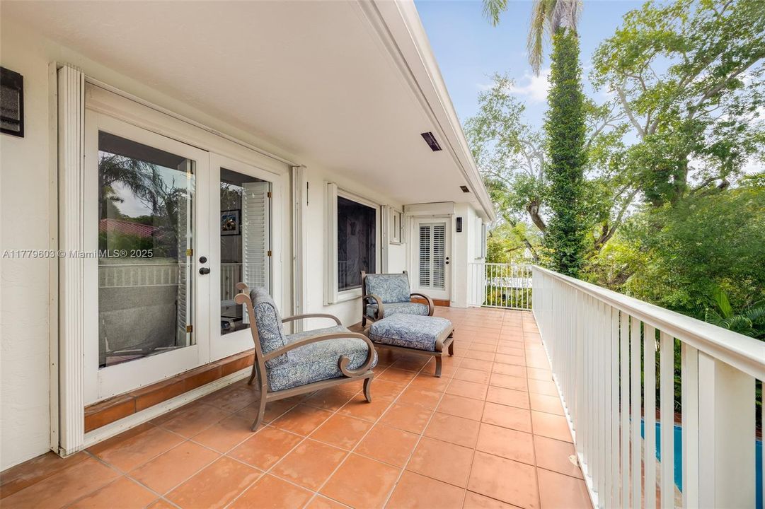 Recently Sold: $2,795,000 (4 beds, 3 baths, 2708 Square Feet)