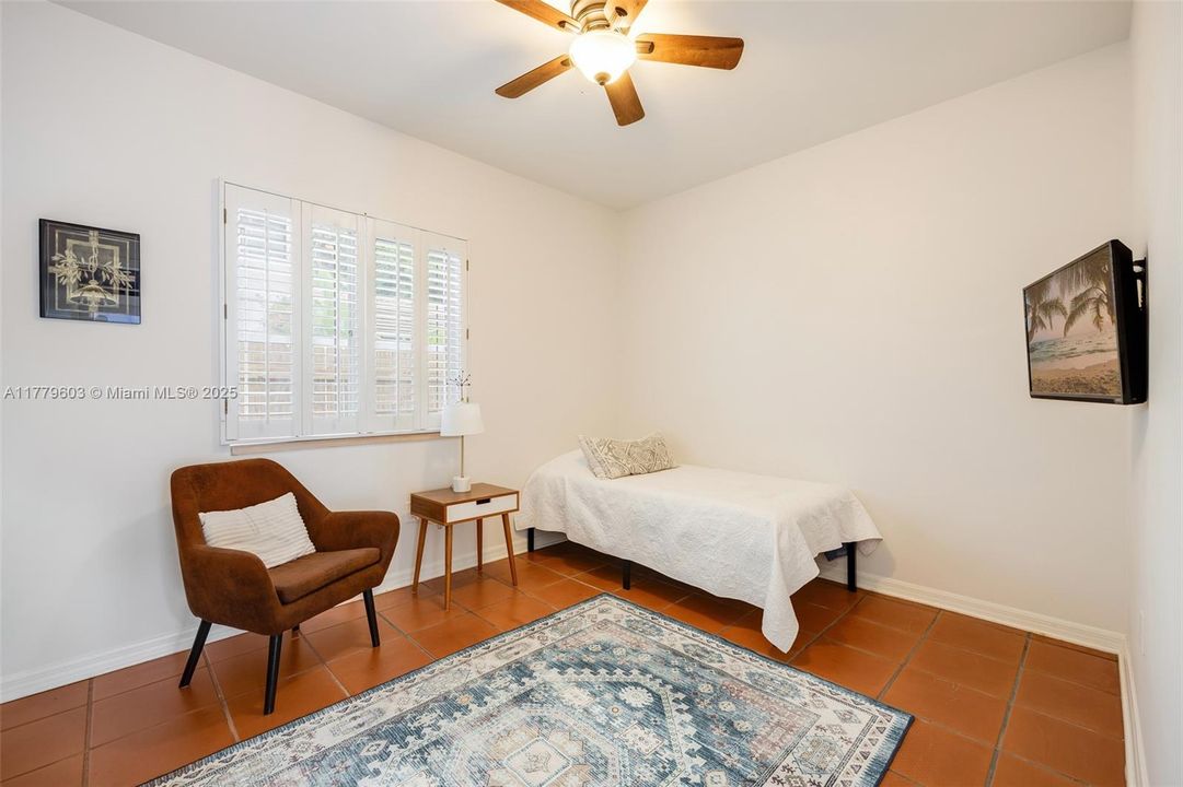 Recently Sold: $2,795,000 (4 beds, 3 baths, 2708 Square Feet)