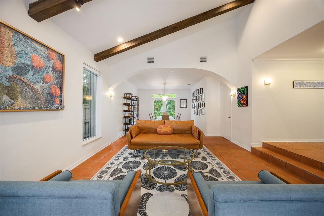 Recently Sold: $2,795,000 (4 beds, 3 baths, 2708 Square Feet)