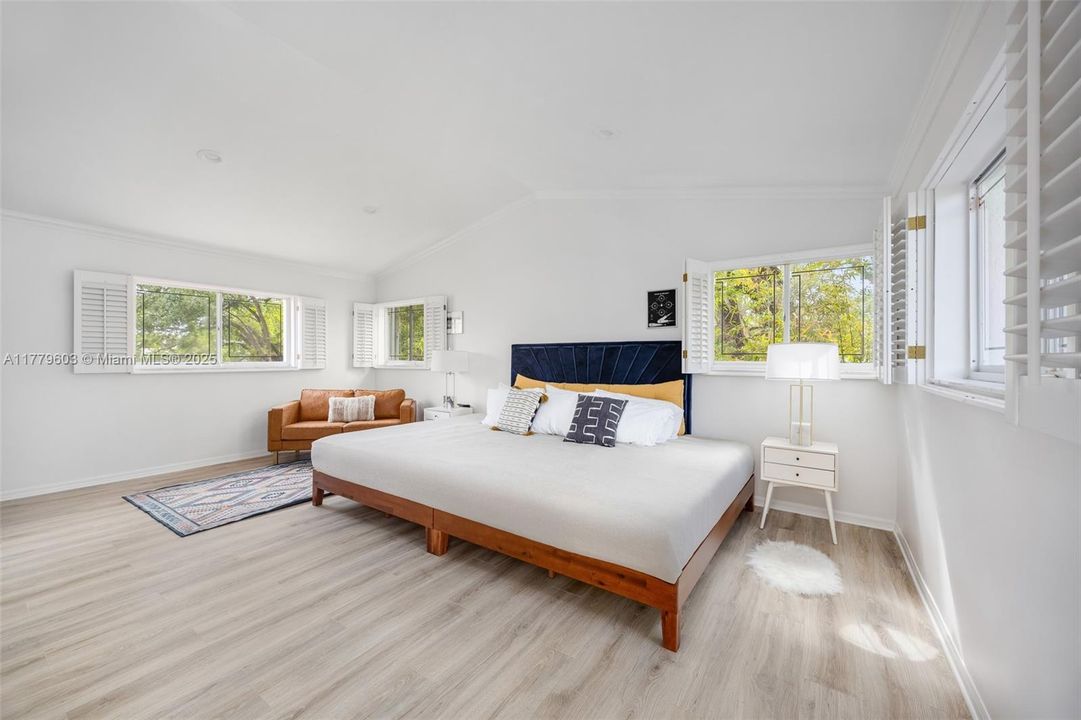 Recently Sold: $2,795,000 (4 beds, 3 baths, 2708 Square Feet)