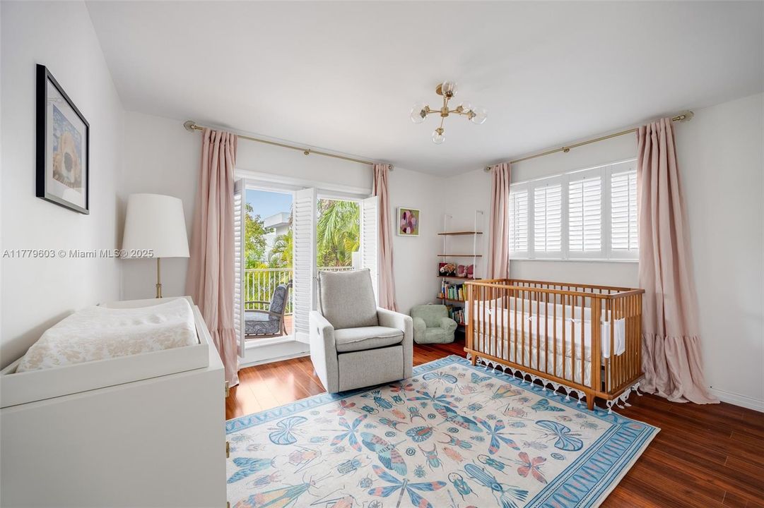 Recently Sold: $2,795,000 (4 beds, 3 baths, 2708 Square Feet)