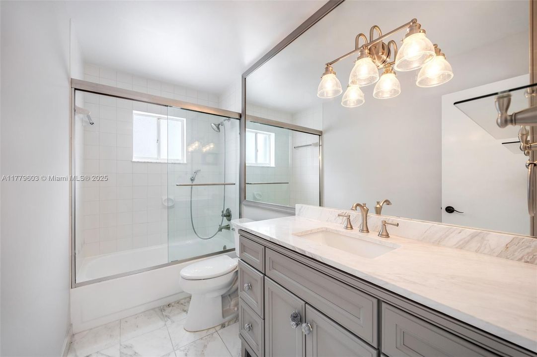 Recently Sold: $2,795,000 (4 beds, 3 baths, 2708 Square Feet)