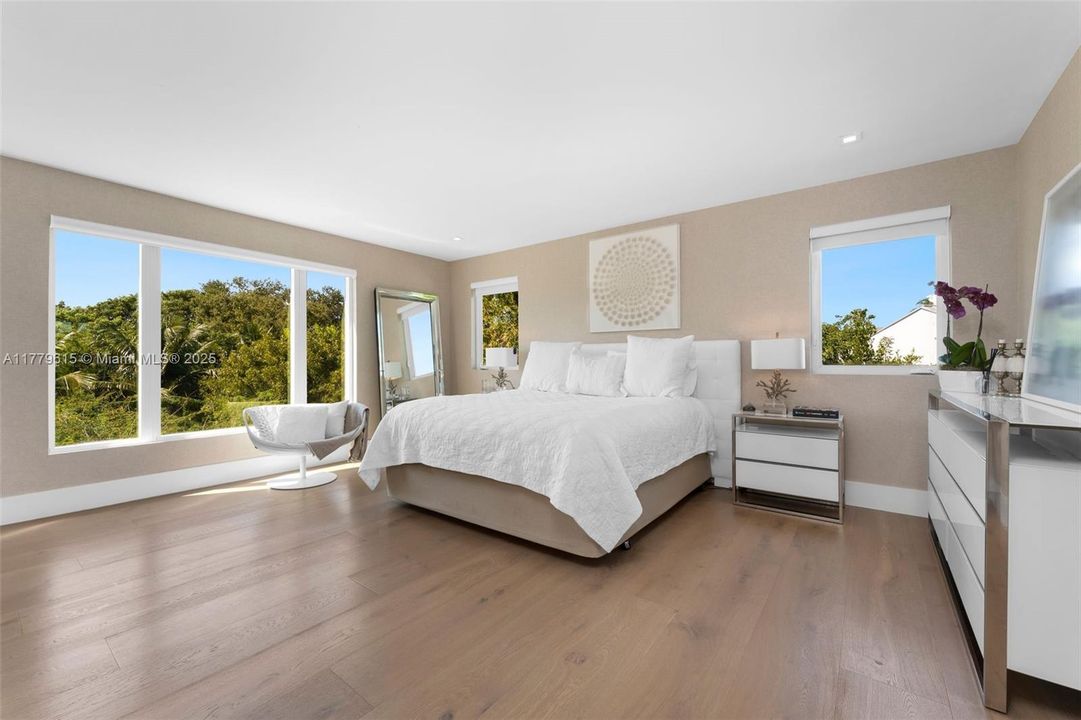 For Sale: $21,780,000 (5 beds, 6 baths, 5940 Square Feet)