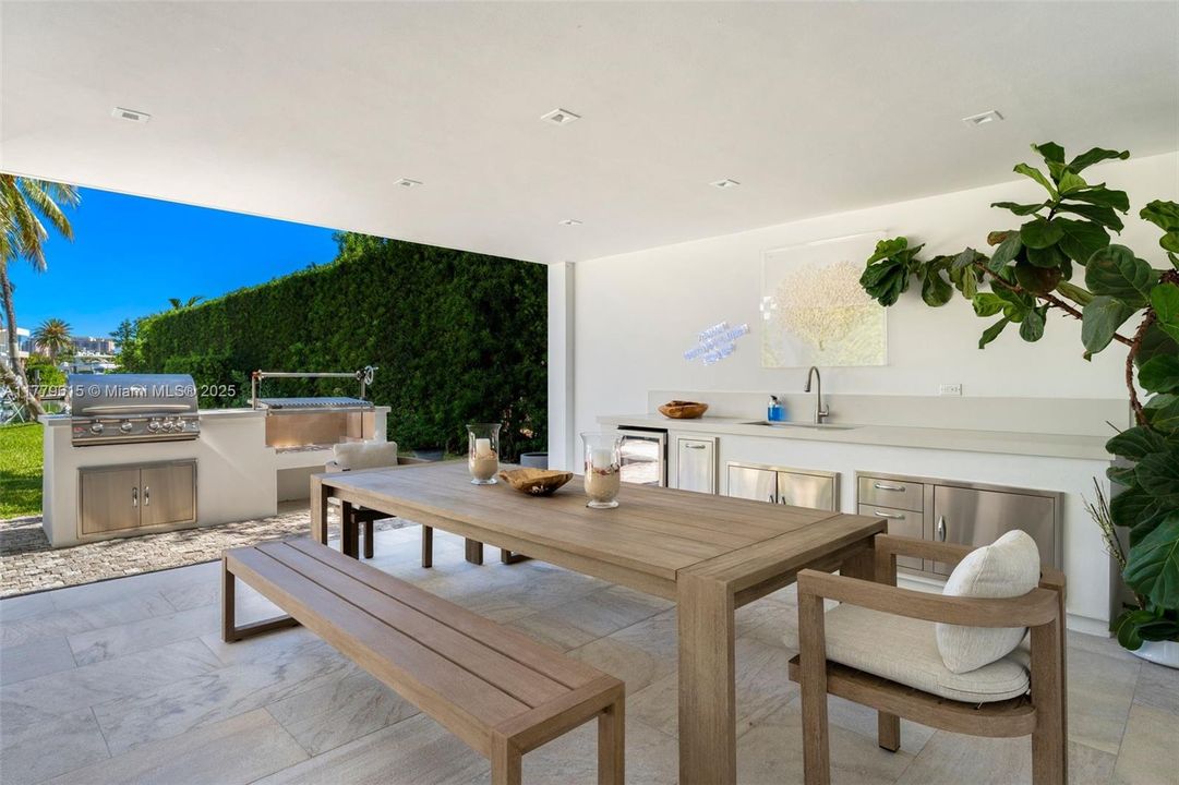 For Sale: $21,780,000 (5 beds, 6 baths, 5940 Square Feet)