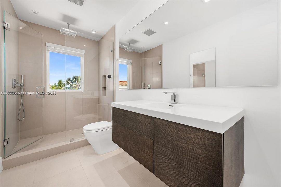 For Sale: $21,780,000 (5 beds, 6 baths, 5940 Square Feet)