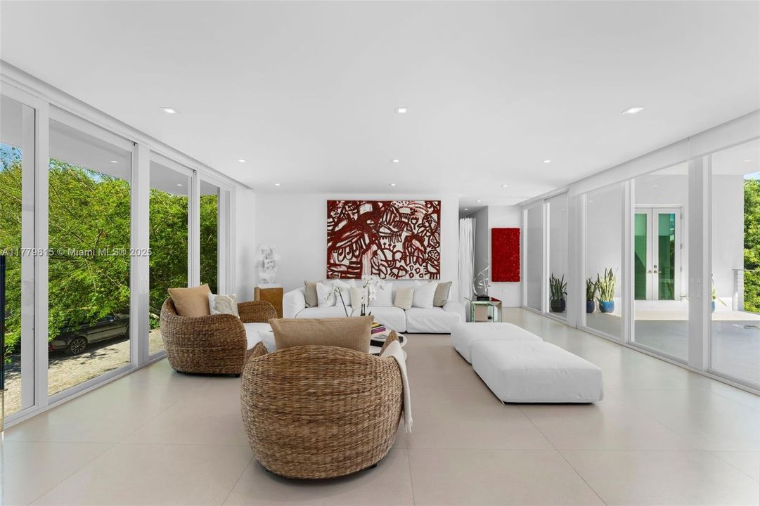 For Sale: $21,780,000 (5 beds, 6 baths, 5940 Square Feet)