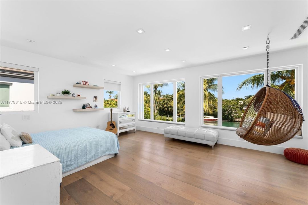 For Sale: $21,780,000 (5 beds, 6 baths, 5940 Square Feet)