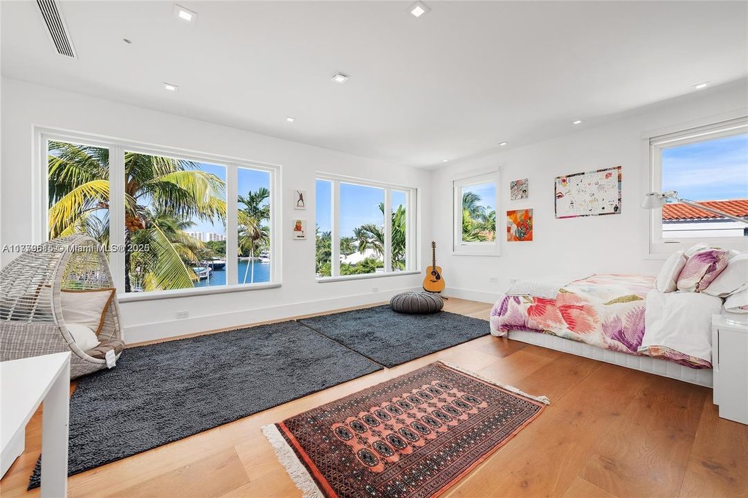 For Sale: $21,780,000 (5 beds, 6 baths, 5940 Square Feet)